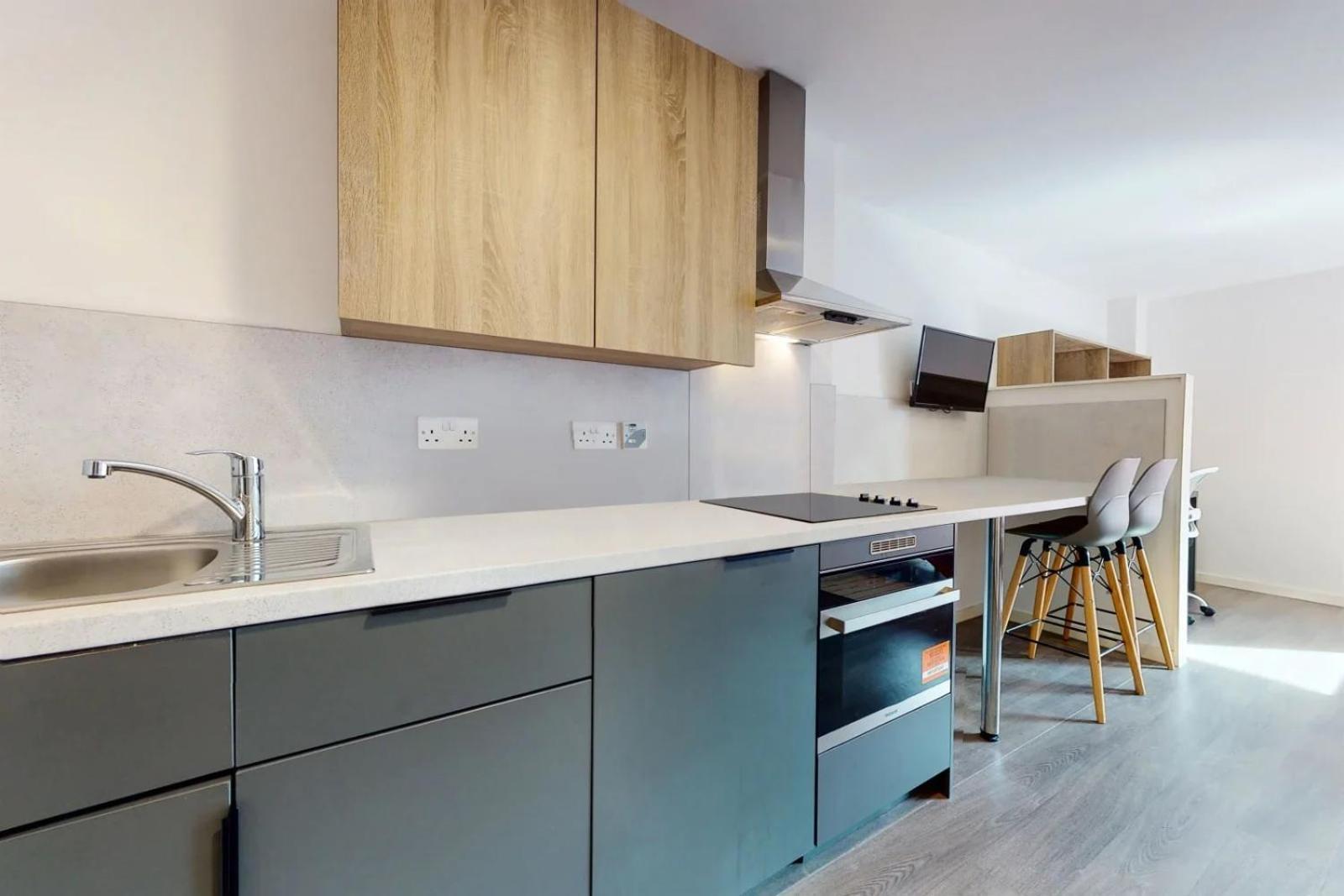 Canvas Glasgow: Private And With Shared Kitchen Near Centre *